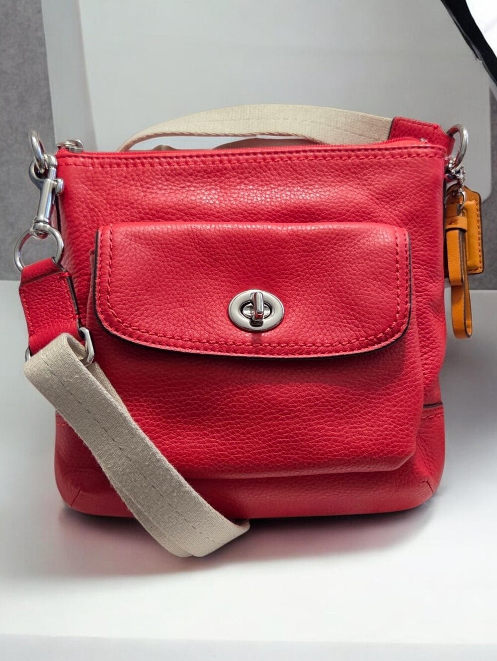 Coach Park Swingpack Pebbled Leather Crossbody Bag Red Turnlock- LIIKE NEW
